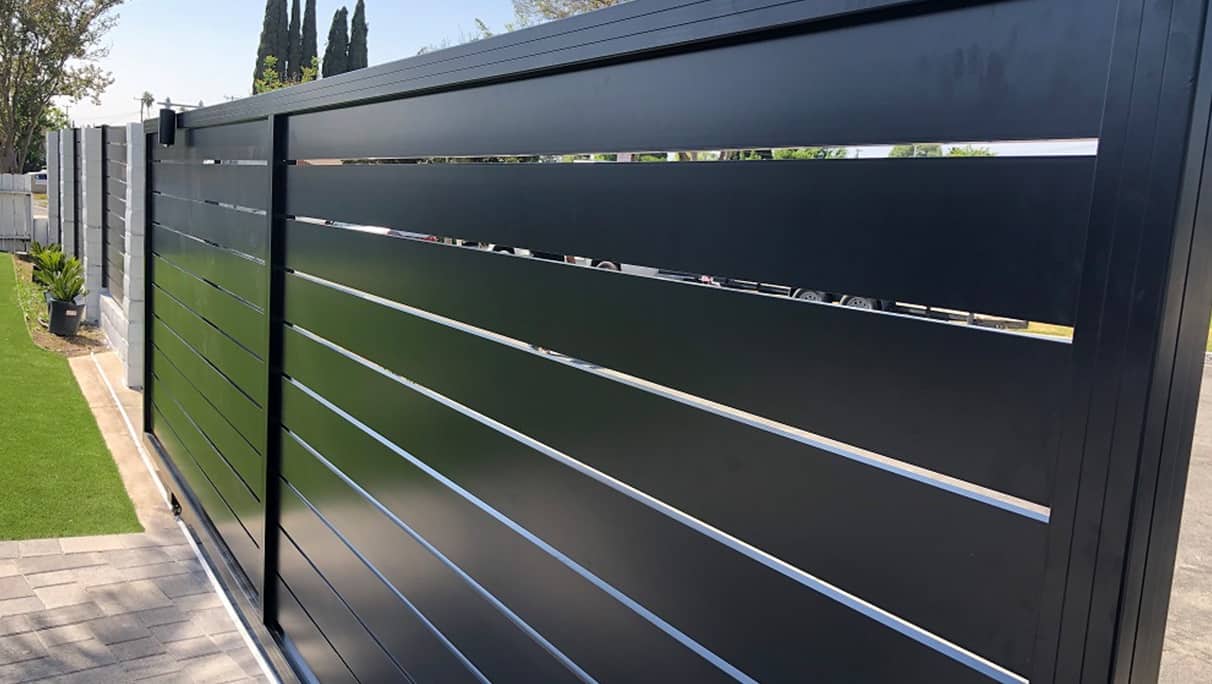 Fully framed aluminum gate