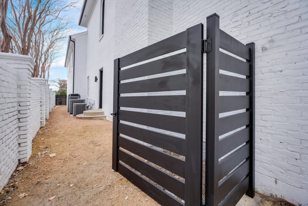 Aluminum open side gate with panel