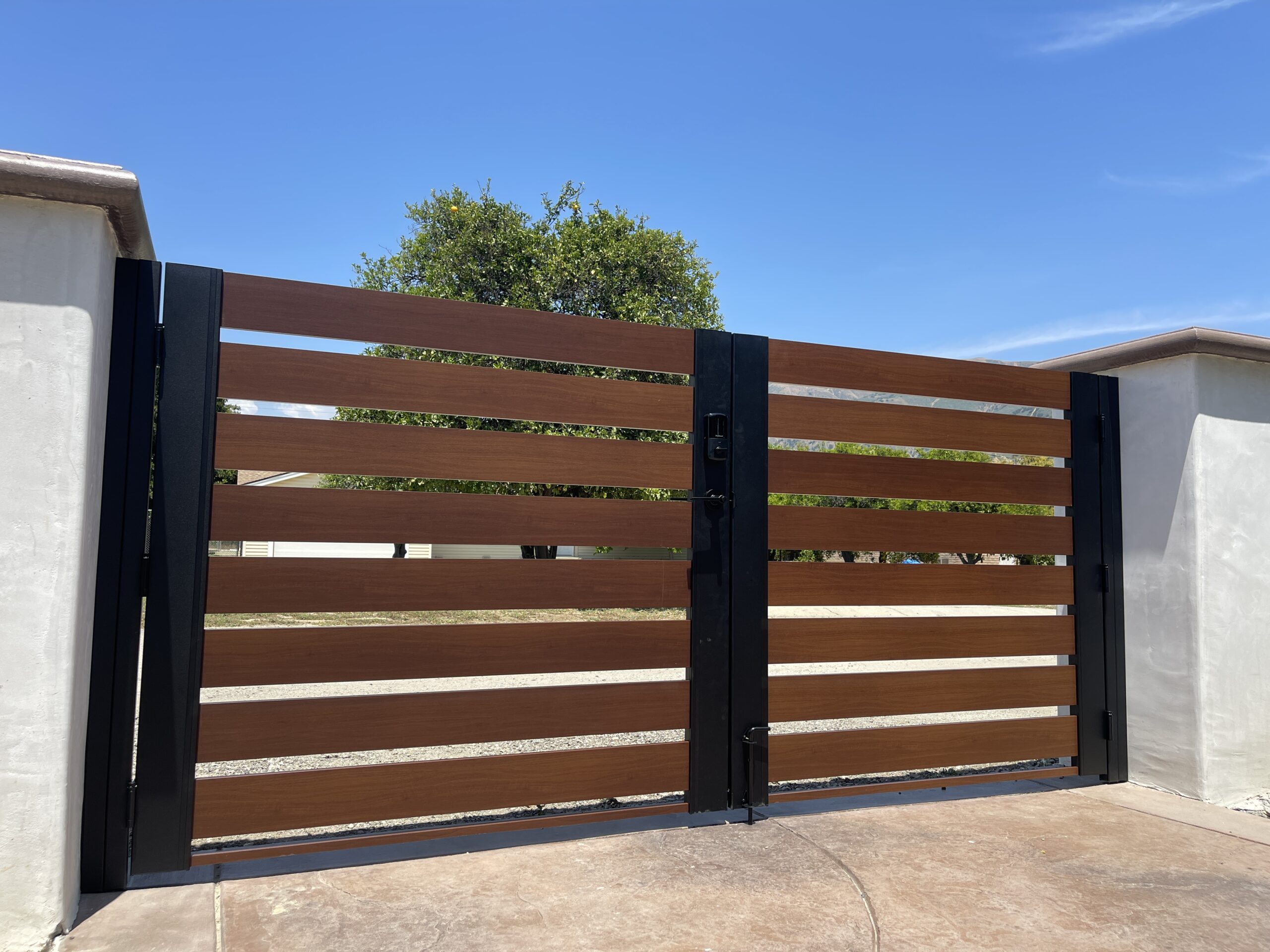 Wood color fence in Fillmore, CA 93015