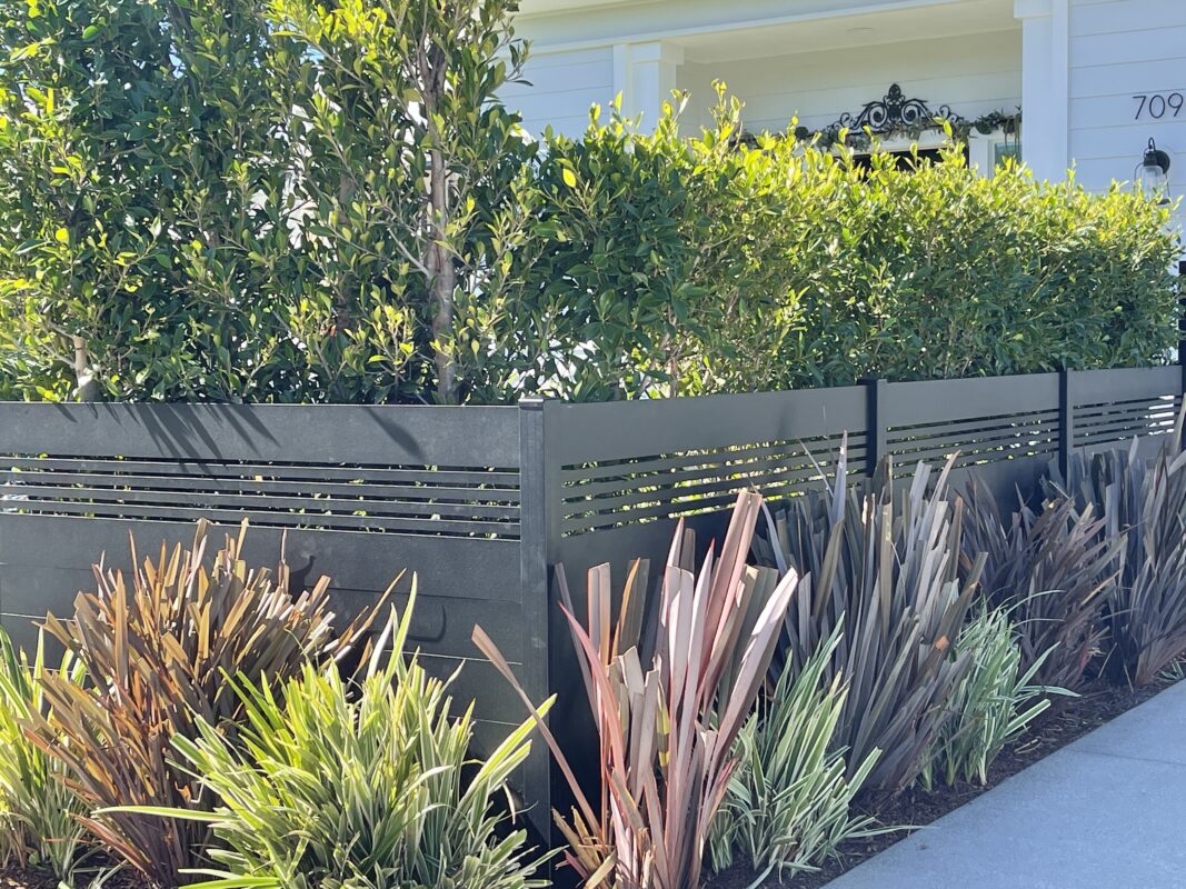 Dallas Style fence from Alumission Modern Aluminum Fences & Gates