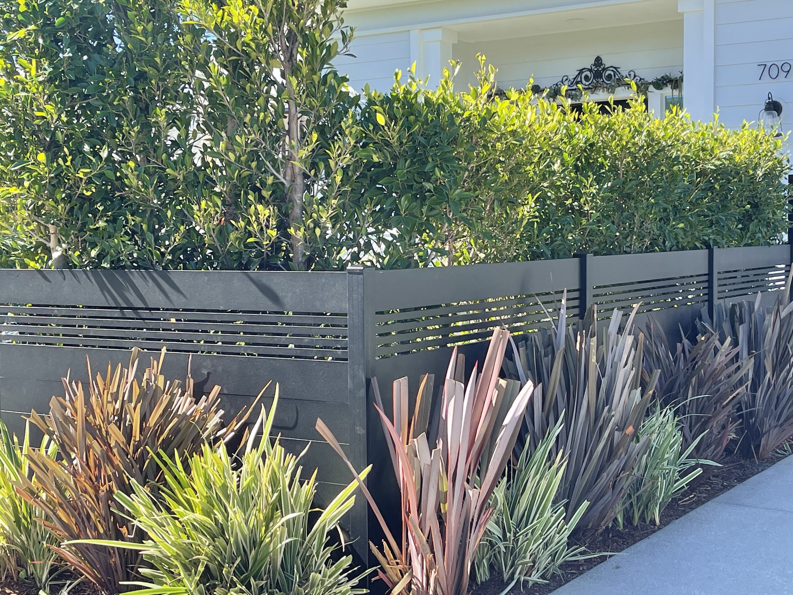 Dallas Style fence from Alumission Modern Aluminum Fences & Gates