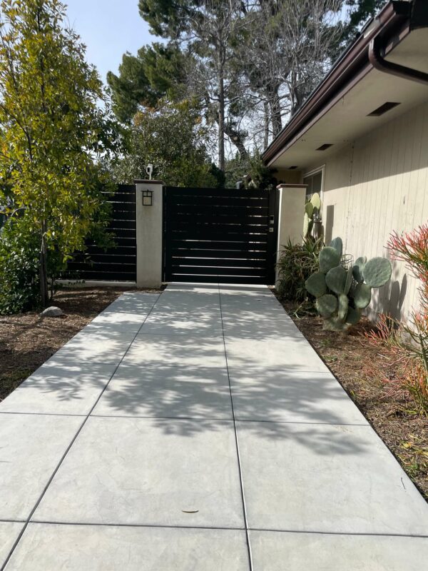 Side gate with fence panel from Alumission Modern Aluminum Fences & Gates