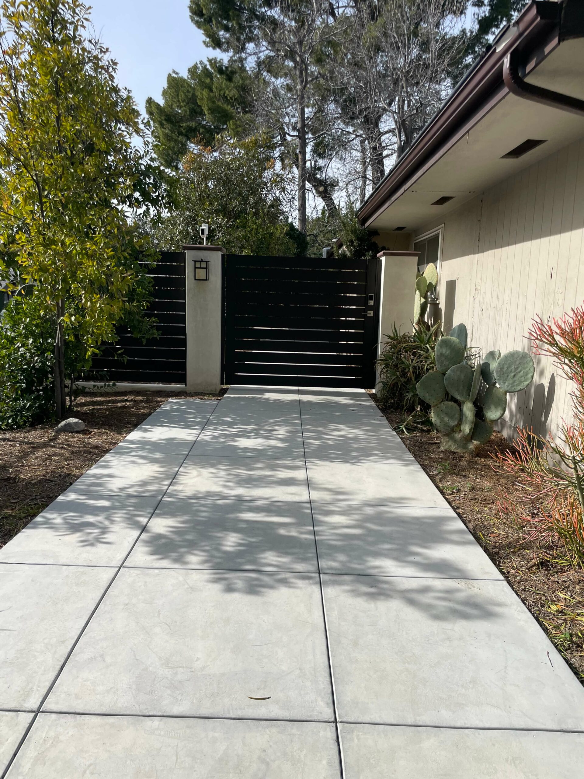 Side gate with fence panel from Alumission Modern Aluminum Fences & Gates