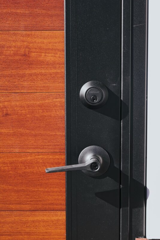 key lever and keyed deadbolt from Alumission Modern Aluminum Fences & Gates