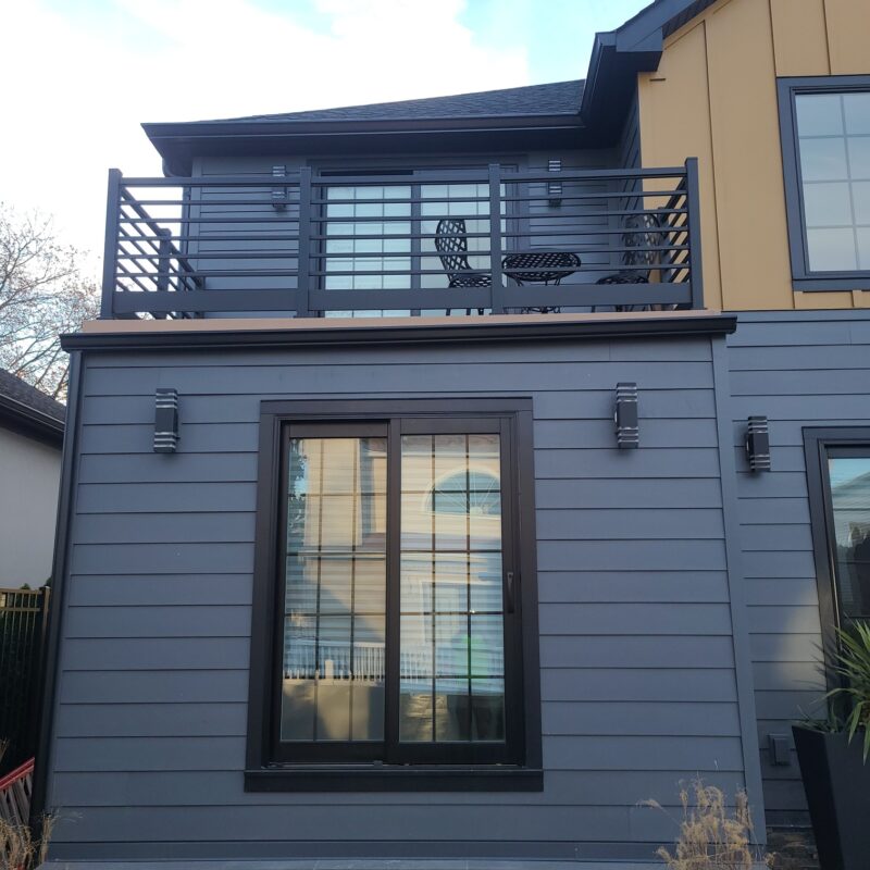 Dark Gray San Francisco Style Aluminum Railing Installed on Balcony