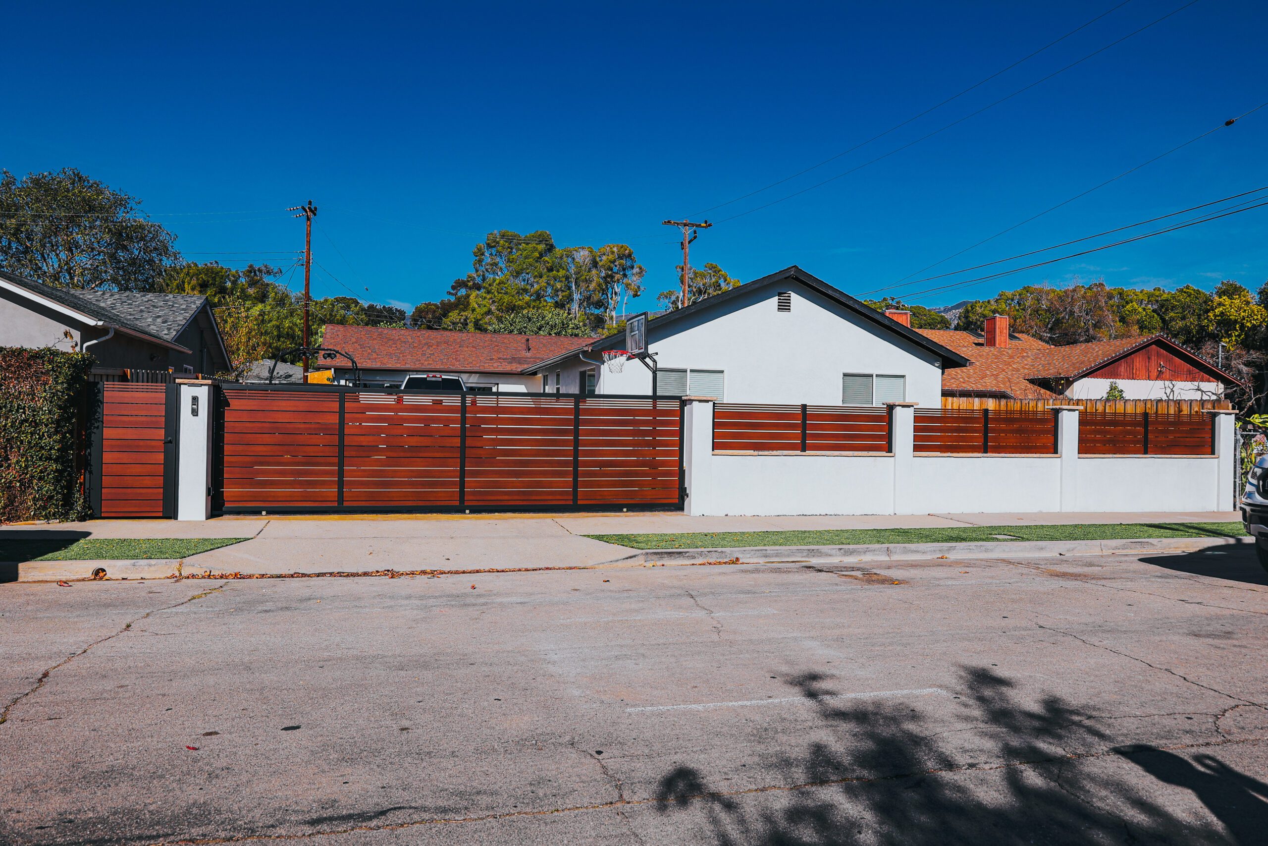 Modern aluminum fence and gate installation enhancing a Santa Barbara property.