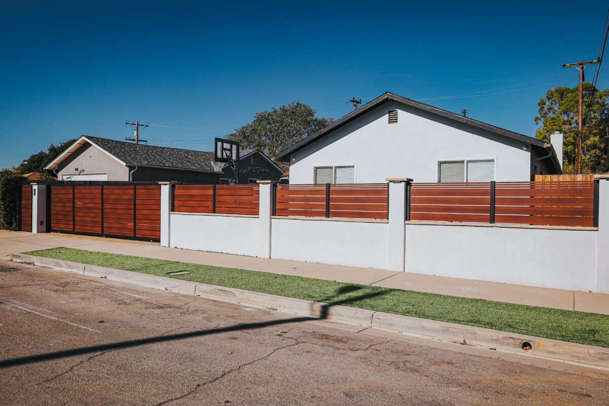 New aluminum fence and gate installation featuring a sleek, modern design.